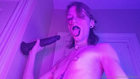 Nuzzles4luckvip model naked photo