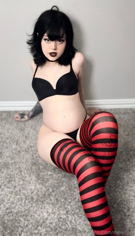 Mewriah nude actress photo