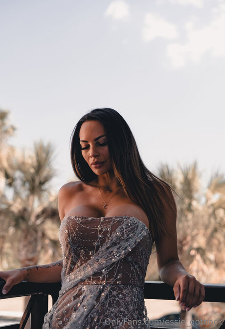 Essie Gotback model adult images