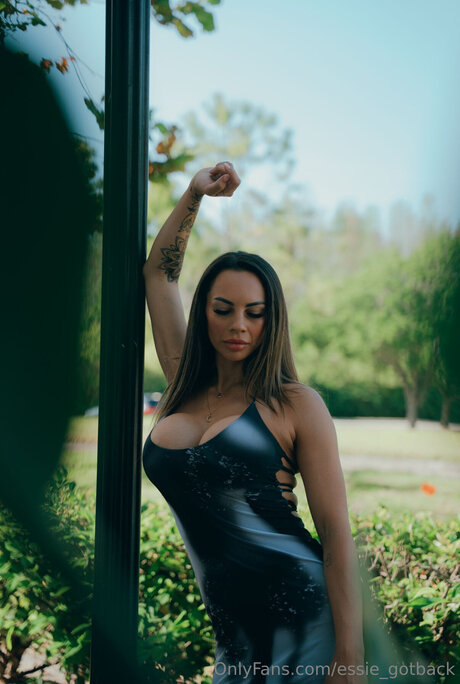 Essie Gotback erotic model pictures