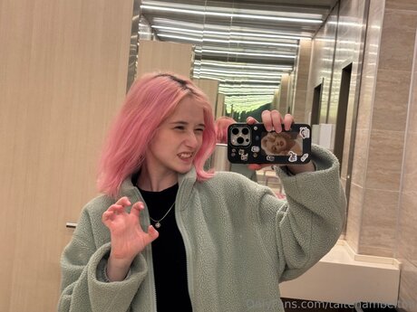 Taitehambelton model naked image