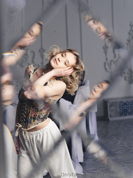 Taitehambelton pornographic star images