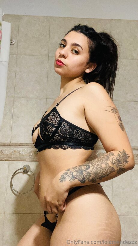 Lolamendezzz beautiful model photo