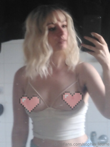 Sophia Leurre sexy actress galleries