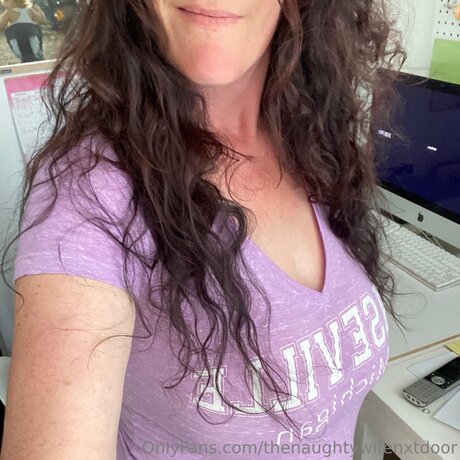 Thenaughtywifenxtdoor best model pictures