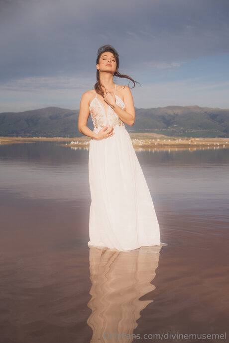 Divinemusemel pretty model img