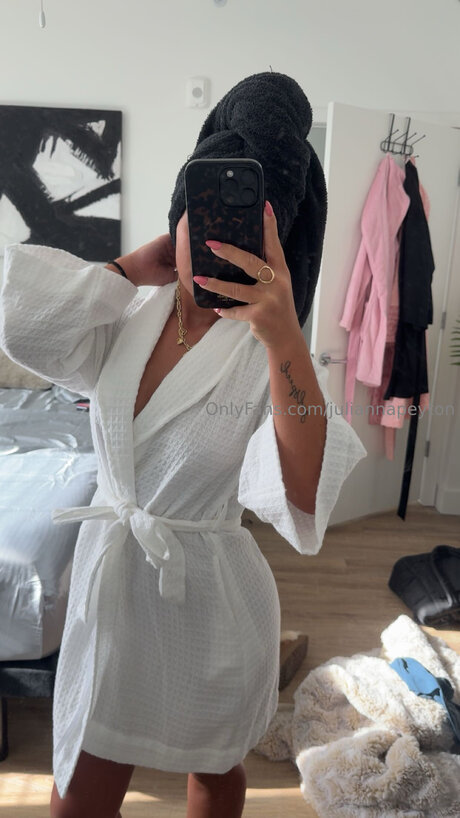 Juliannapeyton star high quality img