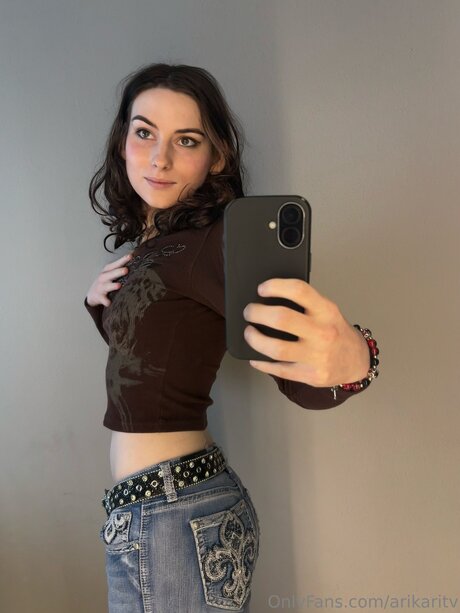 Arikaritv star sexy picture