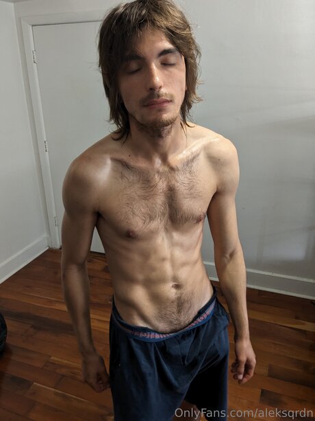 Aleksqrdn pretty model pictures