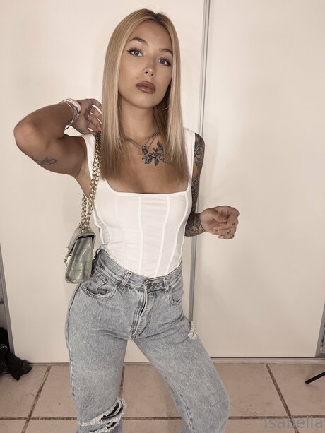 Isabellaa12 art model img