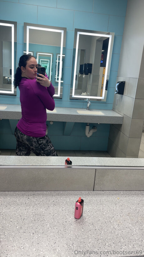 Bootsers69 naked actress image