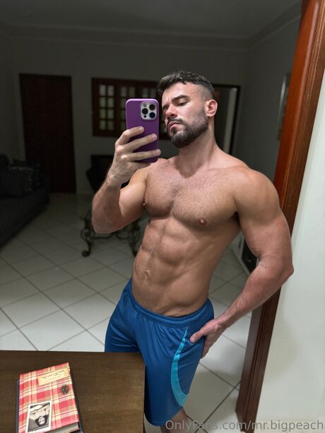 Mr Bigpeach star naked pics