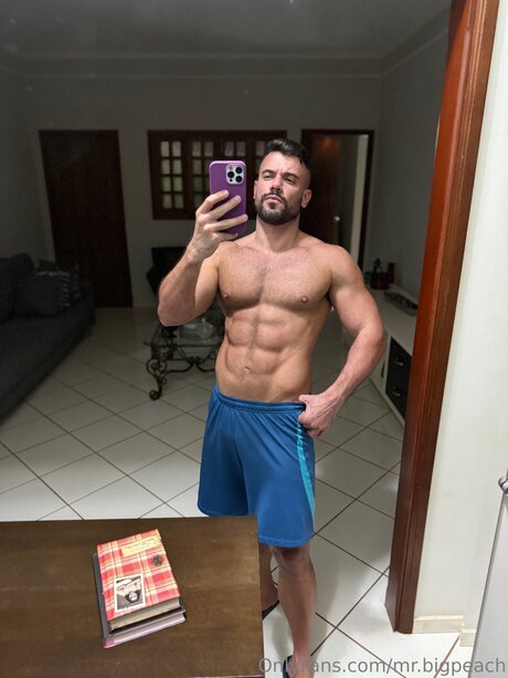 Mr Bigpeach pornstar free photos