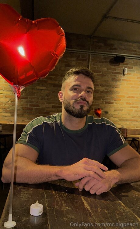 Mr Bigpeach hd model pic