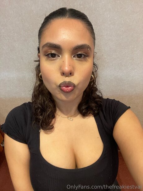 Thefreakiestval pornstar sexy pictures