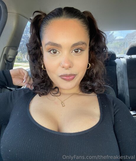 Thefreakiestval star top galleries