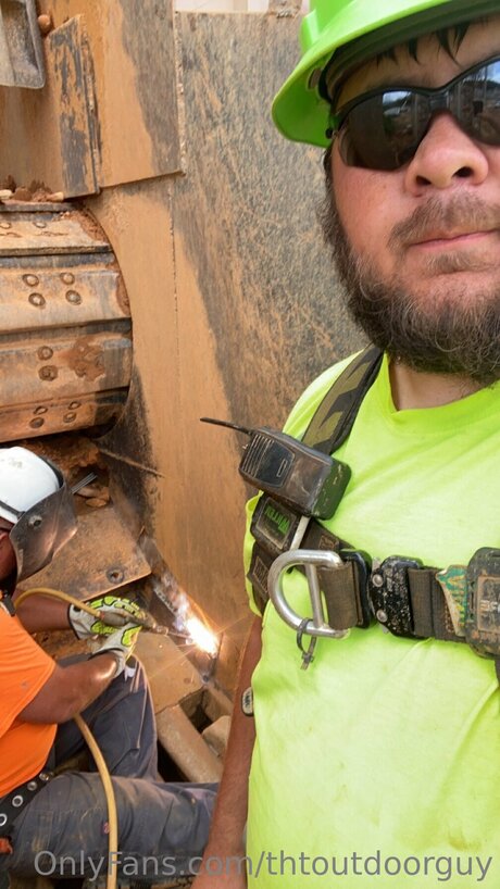 Thtoutdoorguy nudes star photo