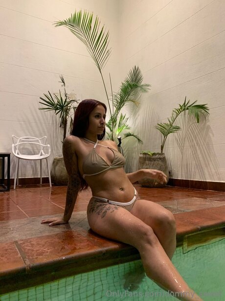 Dommy Sweet model perfect pictures