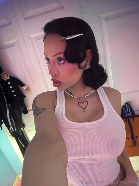 Iwantchyna porn star pic