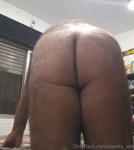 Daddy Ale model hot photo