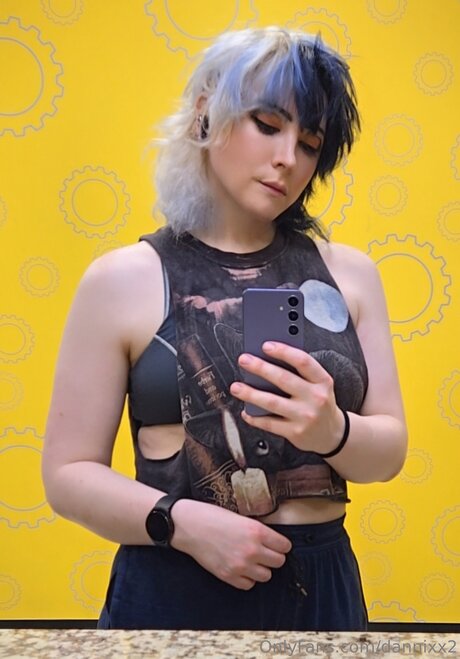 Dannixx2 model pretty photo