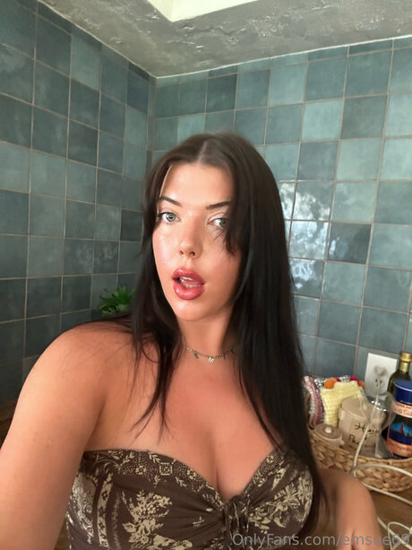 Emsue69 model pornographic photo