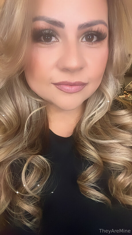 U217598164 pornstar perfect archive