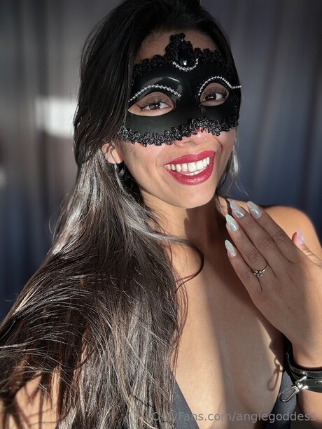 Angiegoddess model pretty pic