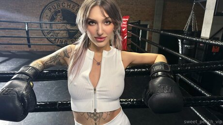 Alice Its Me sexy star photo