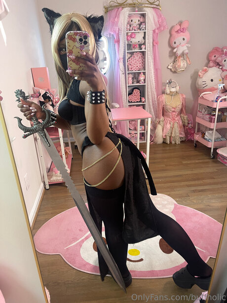 Buffholic hot model pic