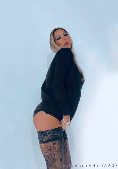 Lolavippp exclusive pornstar pic