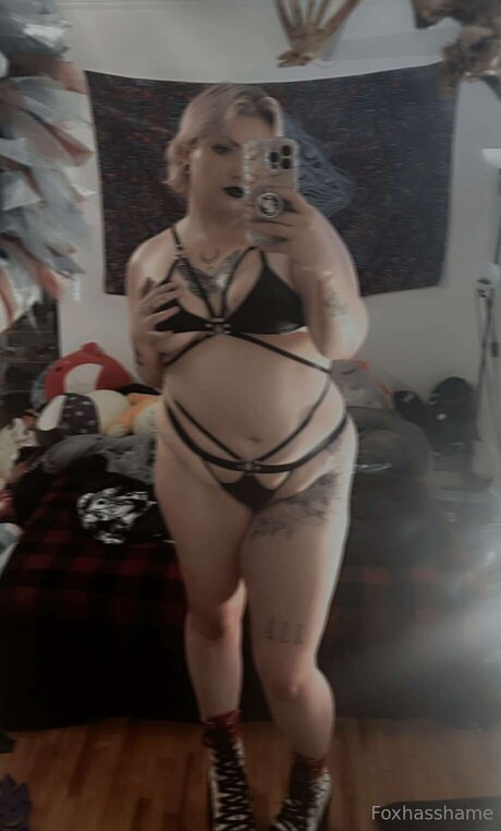 Foxhasshame star sexy photos