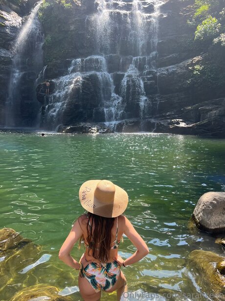 Sarahzeee perfect pornstar pics