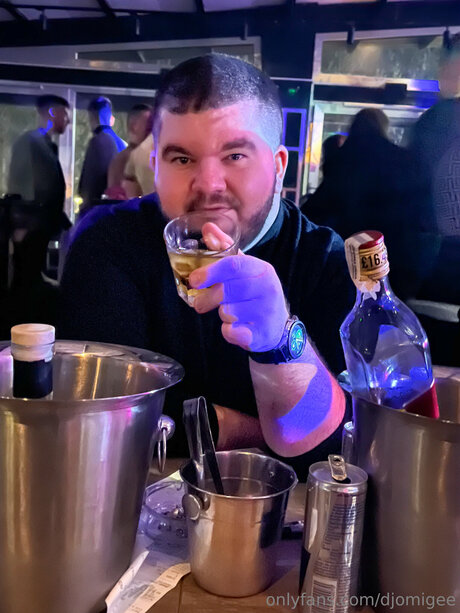 Djomigee hot model img