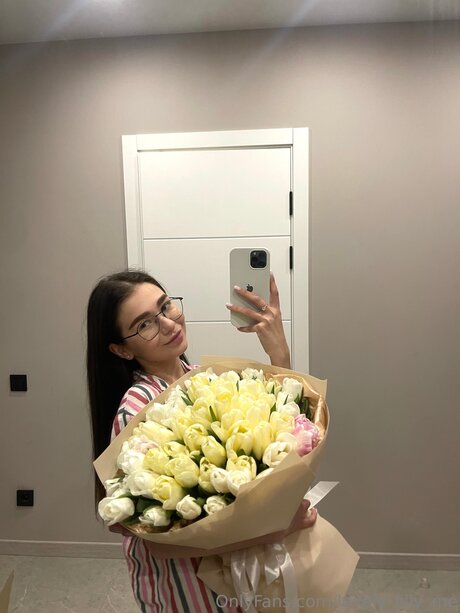 Lovely Lilly Me perfect actress photos