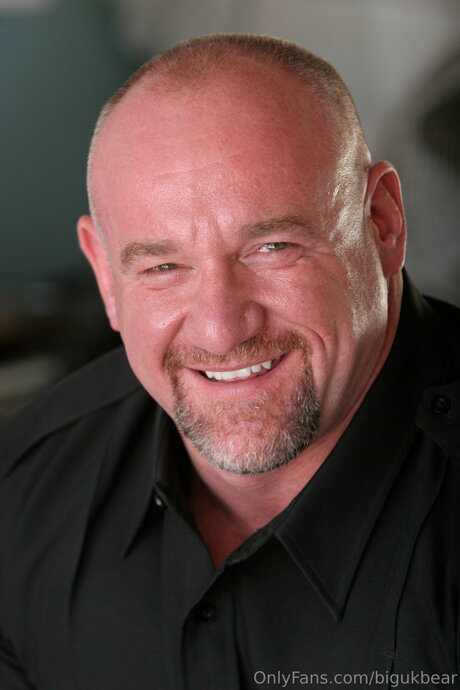 Bigukbear pornographic star picture