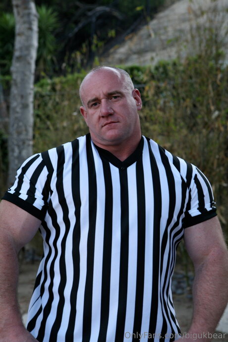 Bigukbear erotic model img