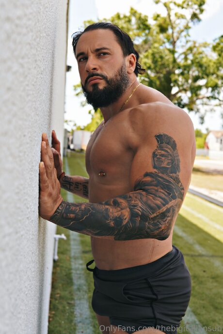 Thebigitaliansub model nudes images