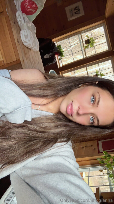 Iamgianna art actress photos