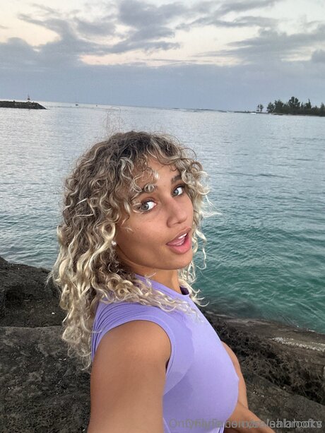 Salahoftv model sexy photos