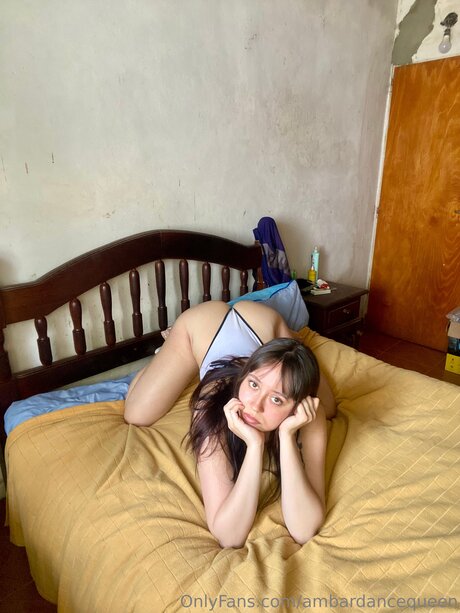 Ambarlatingirl erotic model images