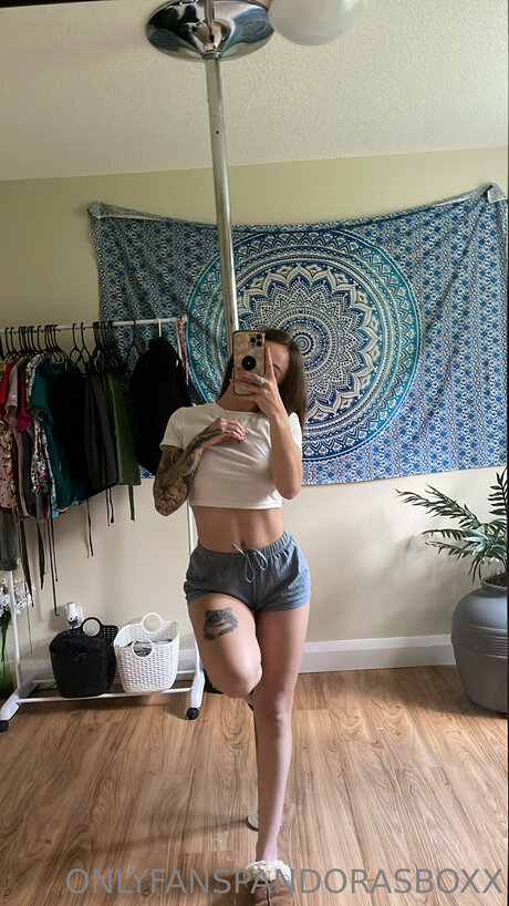 Prettypandora9 naked star img