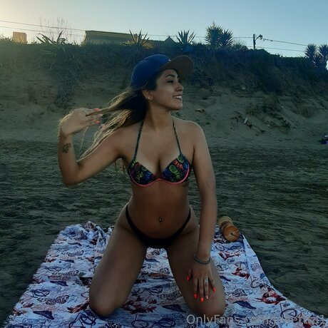 Julieettt star perfect pic