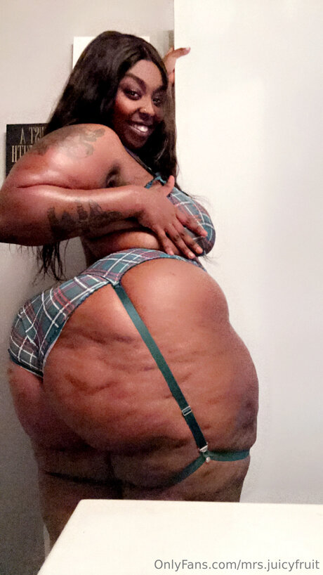 Mrs Juicyfruit Profile pic