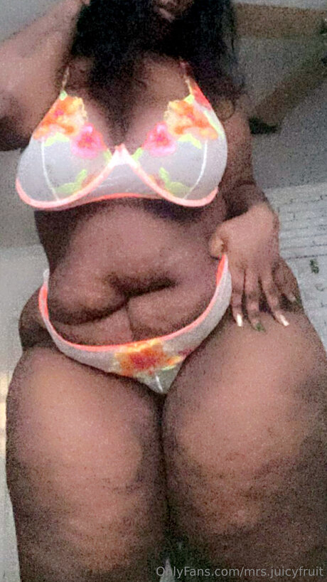 Mrs Juicyfruit pornstar top image