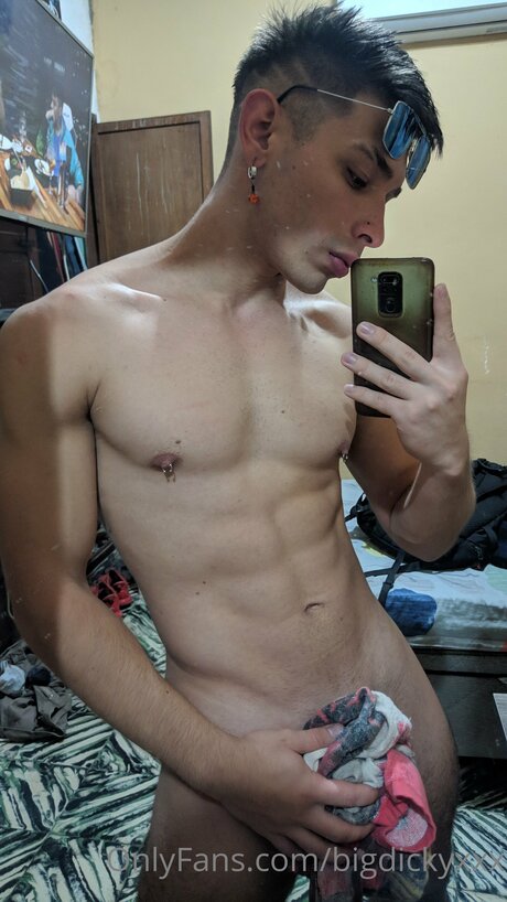 Tomas Rager art star photos