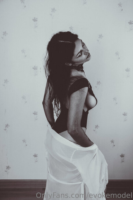 Evokemodel pornographic model images