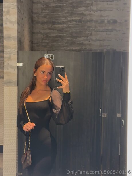 Lily Mirabella model hd img