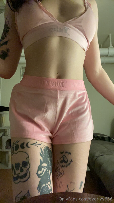 Everlyy666 erotic star images