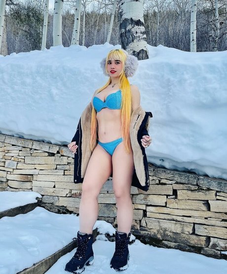 Windy Girk hot model gallery